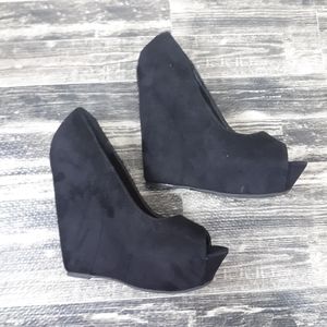 Heart in a D platform shoe